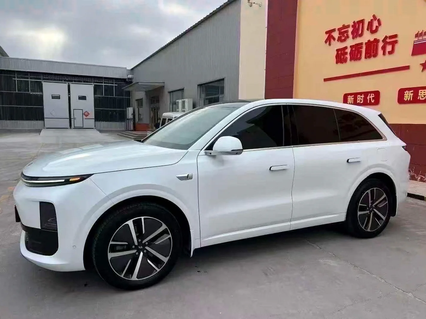 理想L6 正面外观三