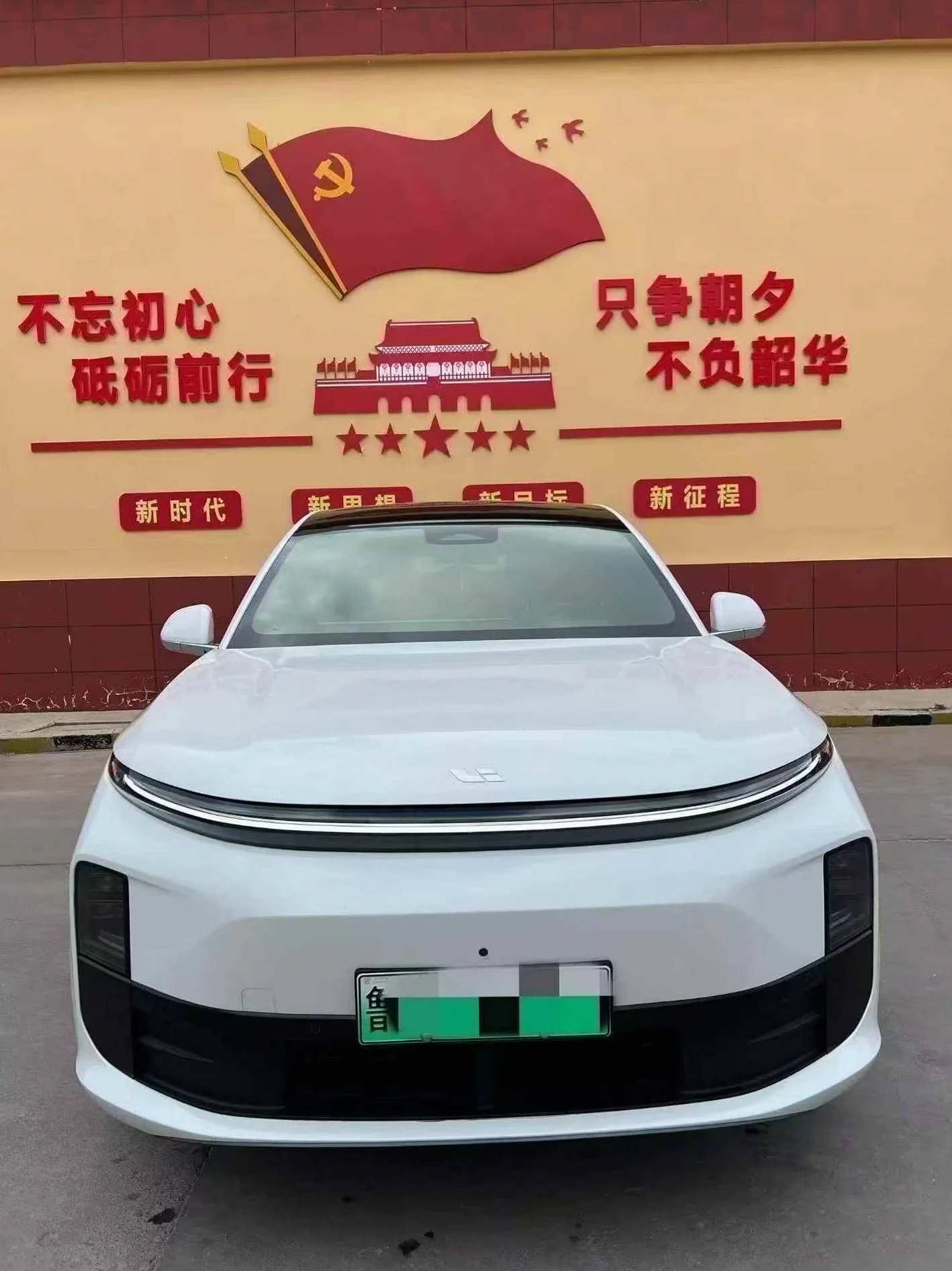 理想L6 正面外观二