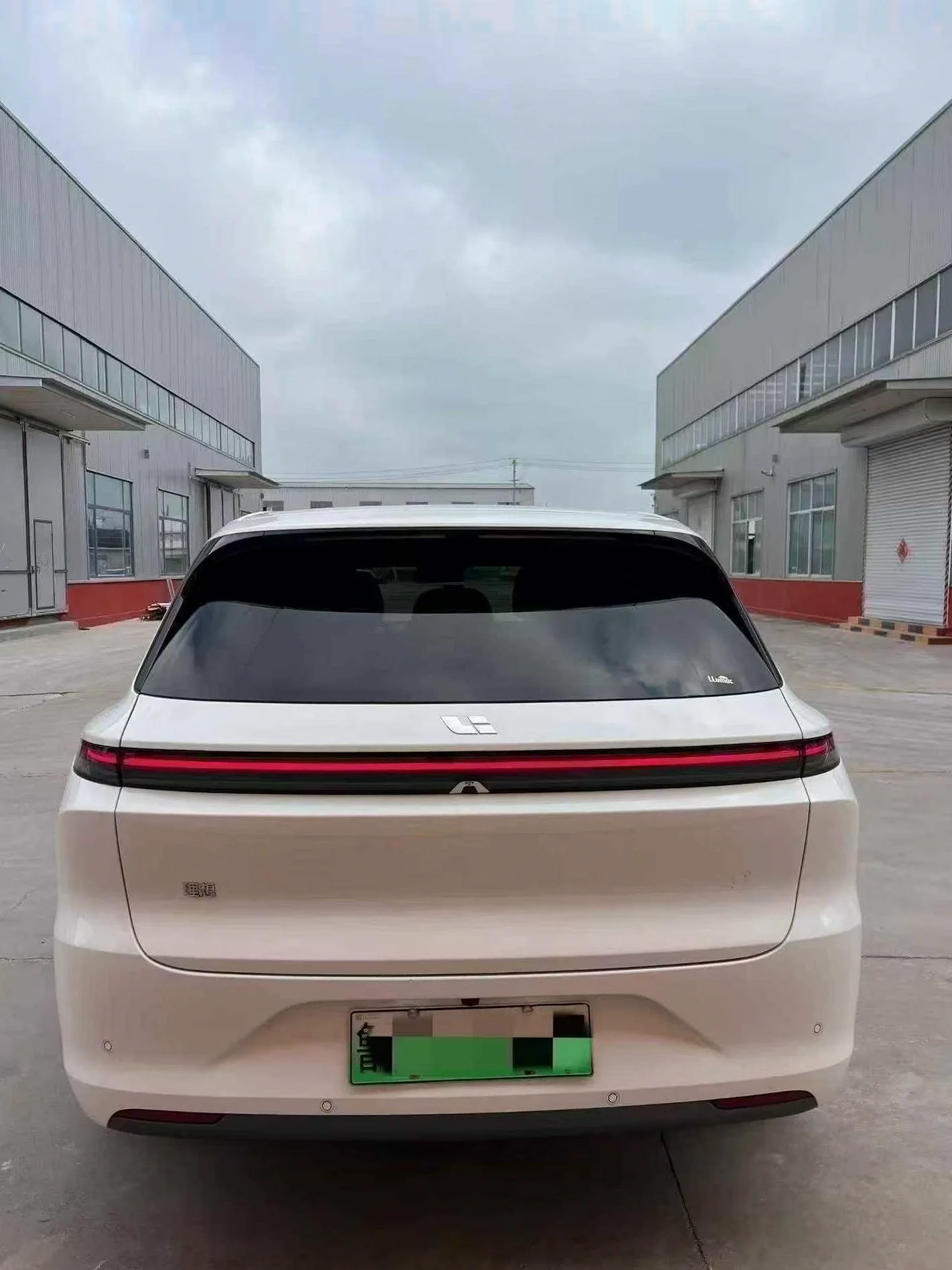 理想L6 后面外观二