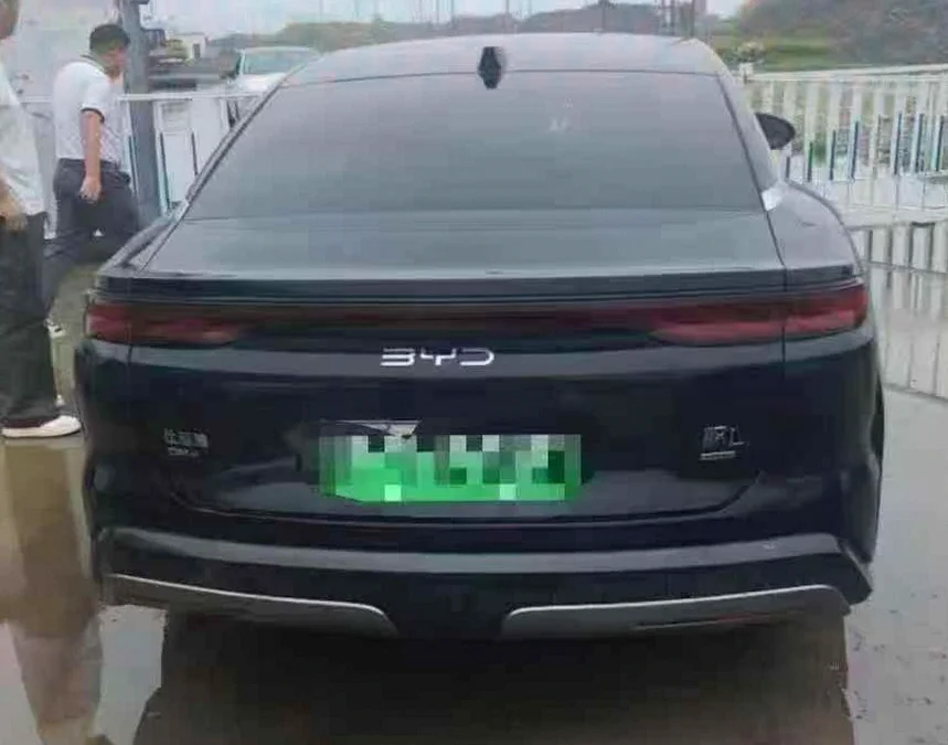 比亚迪汉 后面外观一