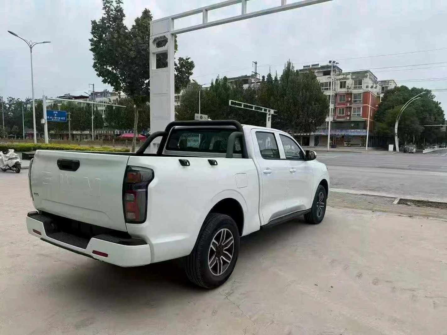 长城汽车炮 后面外观一