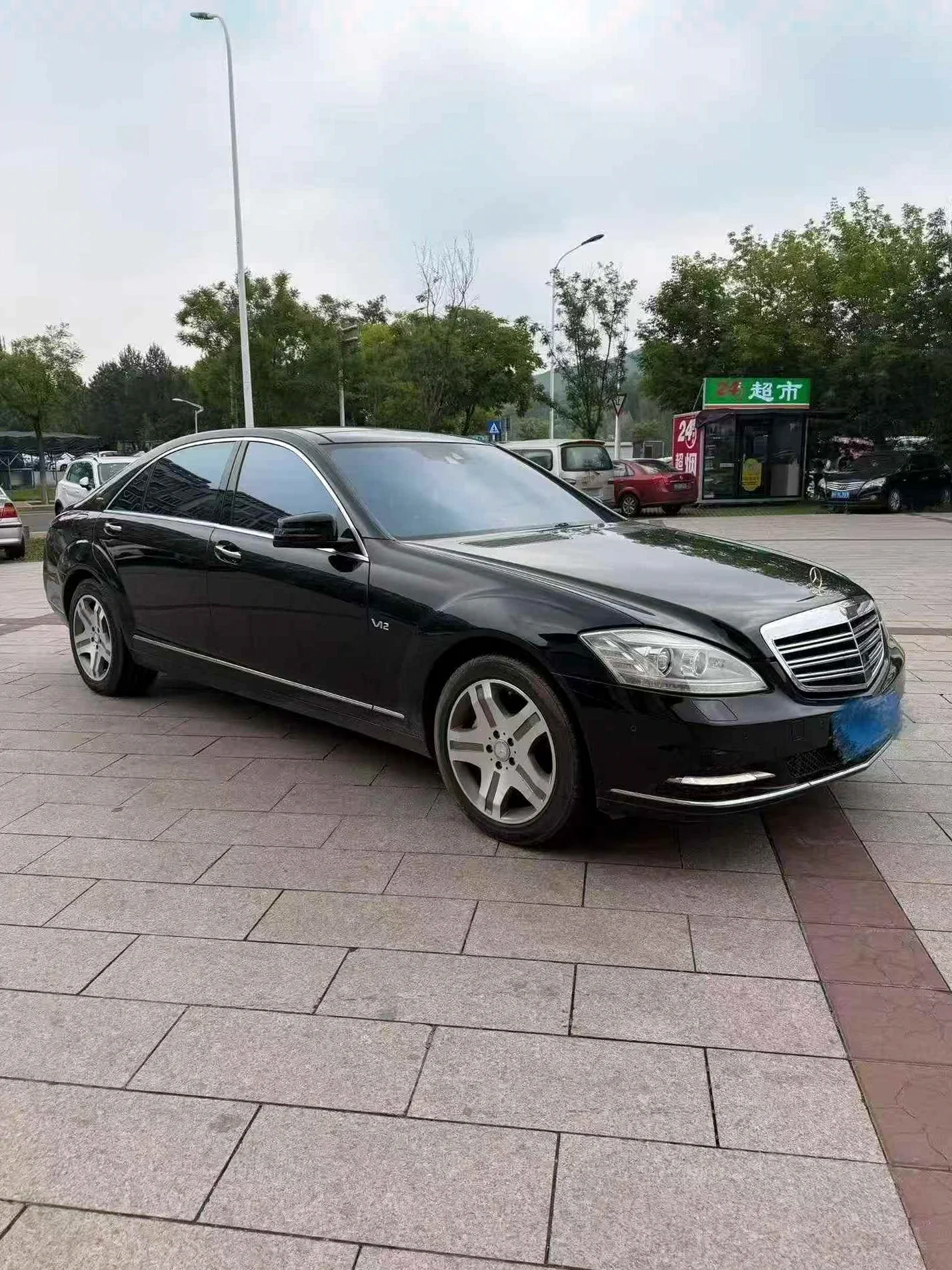 奔驰S 正面外观二