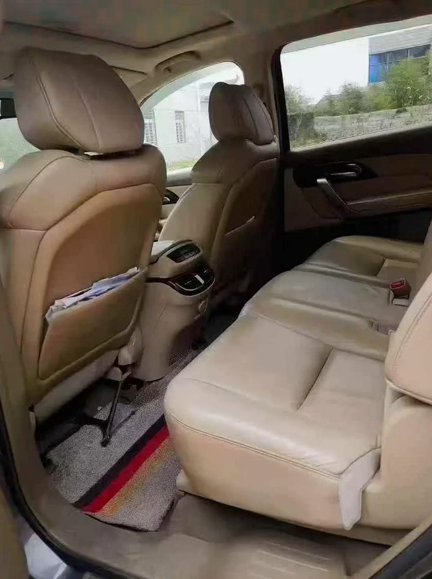 讴歌MDX 内饰后排