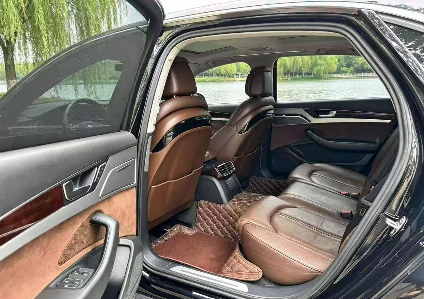 奥迪A8L 后面外观三