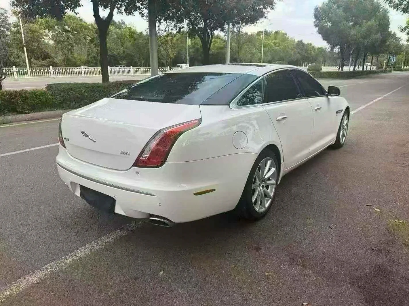 捷豹XJL 驾驶室