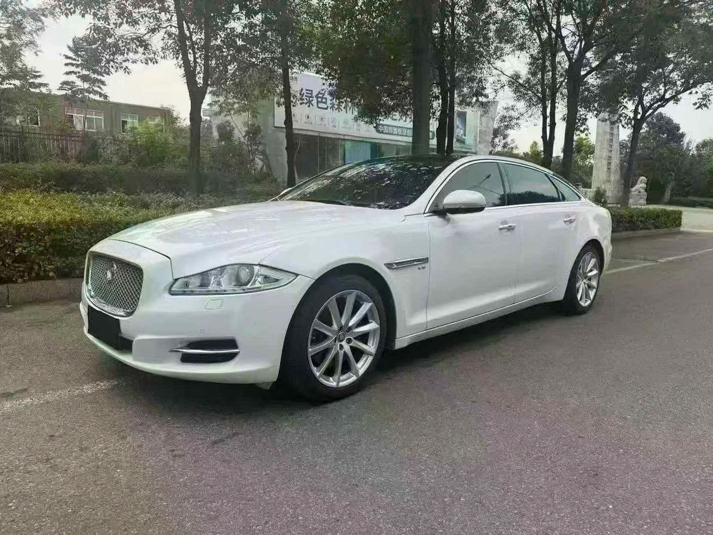 捷豹XJL 正面外观二