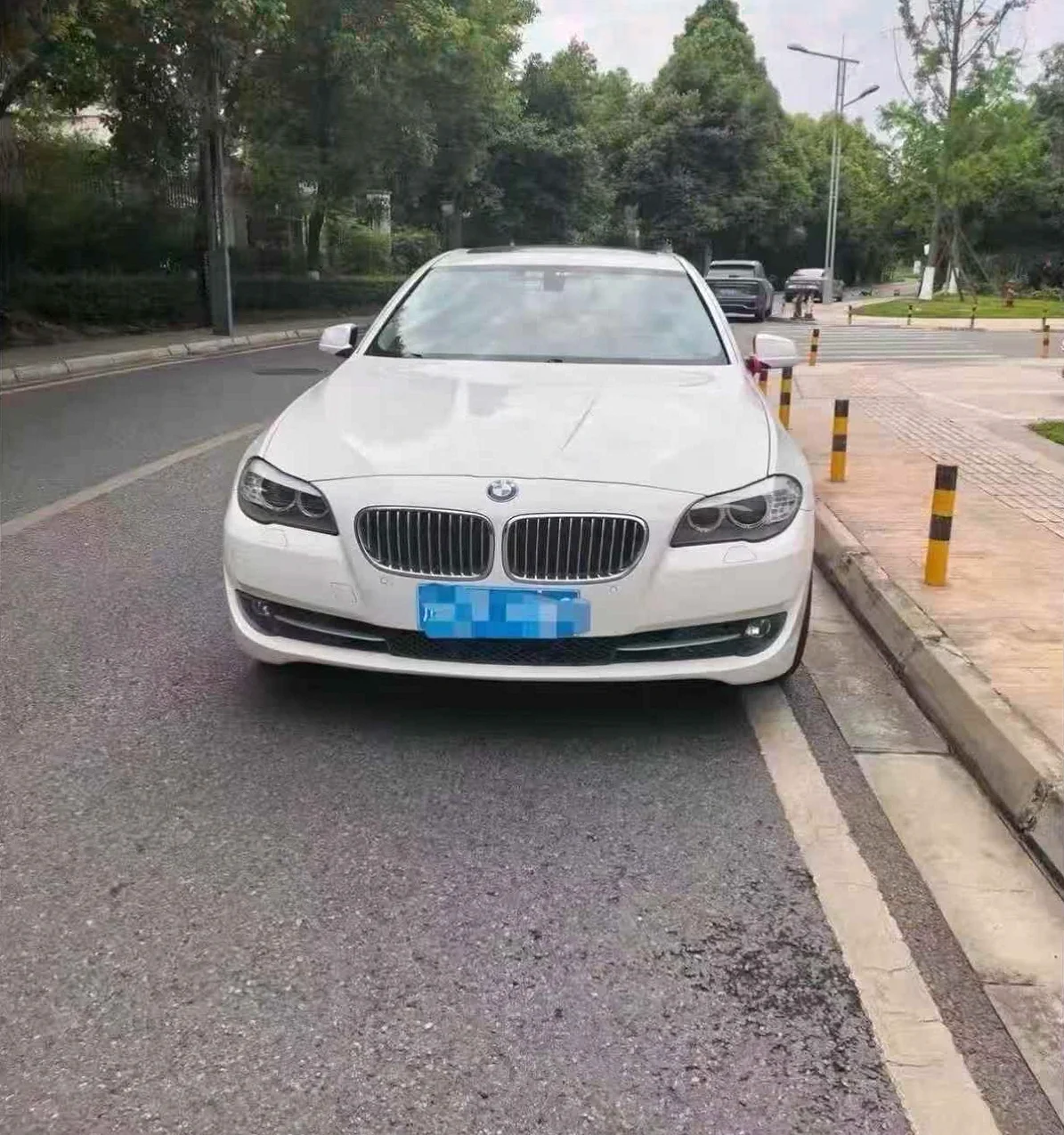 13年宝马520Li 白外黑内