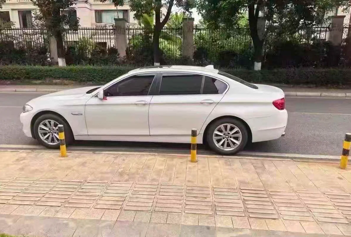 宝马5系 后面外观一