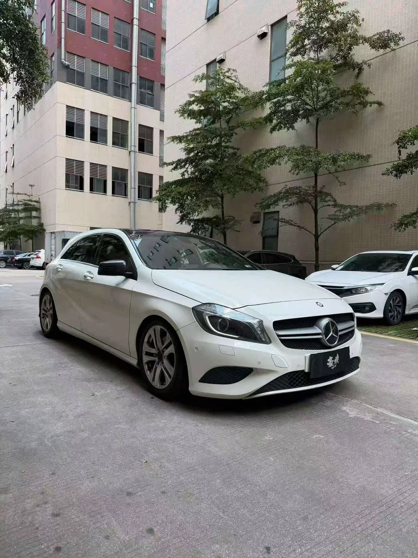 奔驰A 正面外观二
