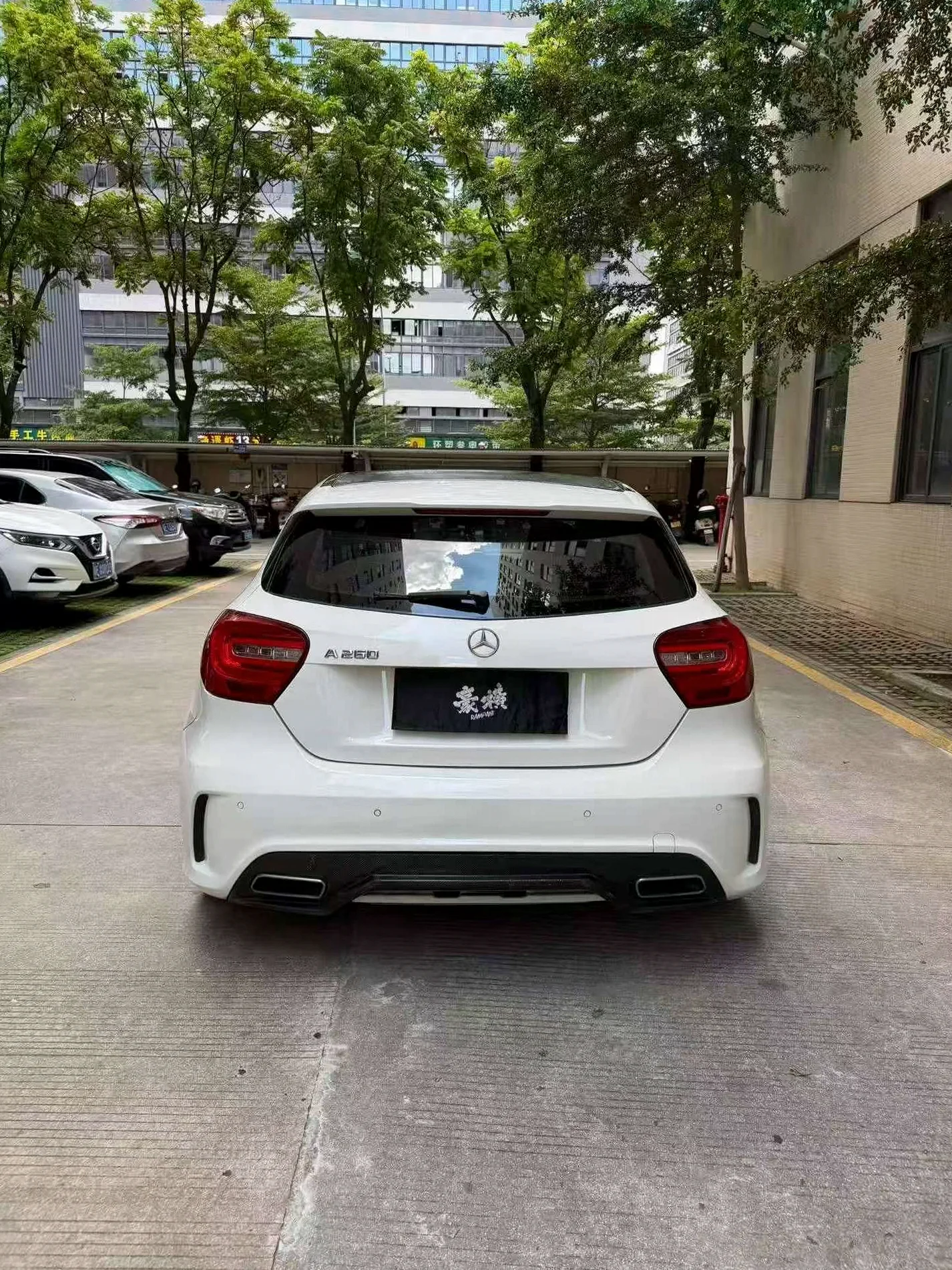 奔驰A 后面外观二