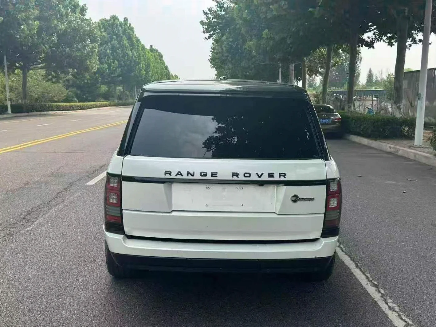 路虎揽胜行政 后面外观一