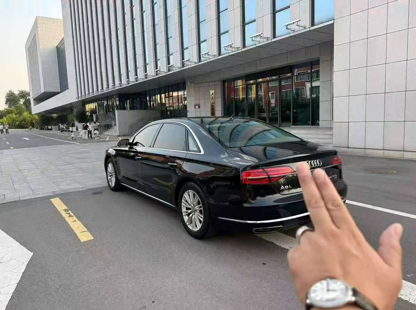 奥迪A8L 后面外观三