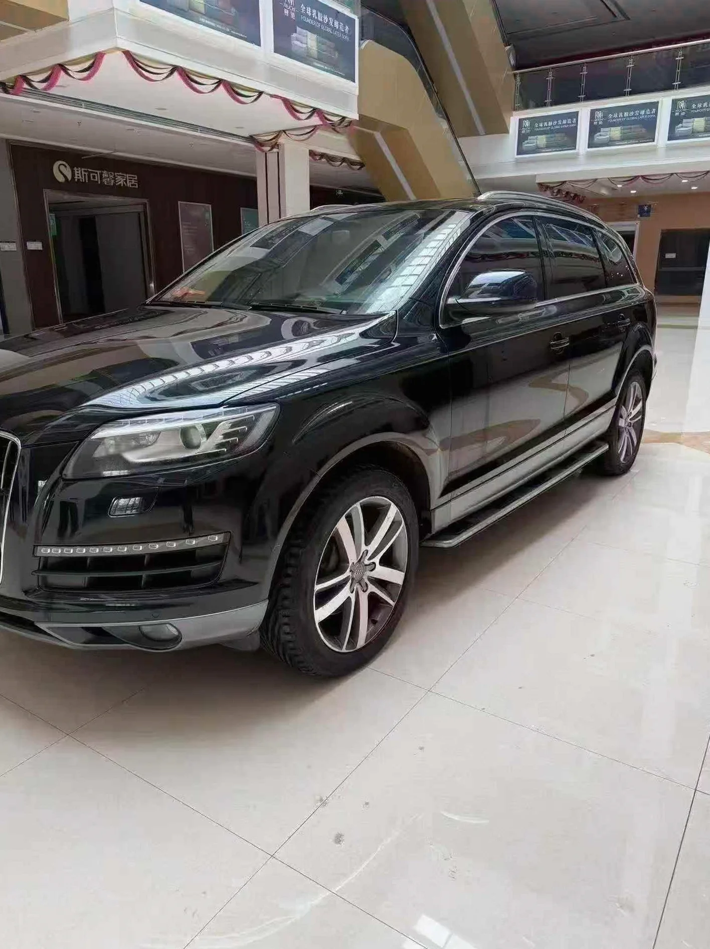 奥迪Q7 正面外观三