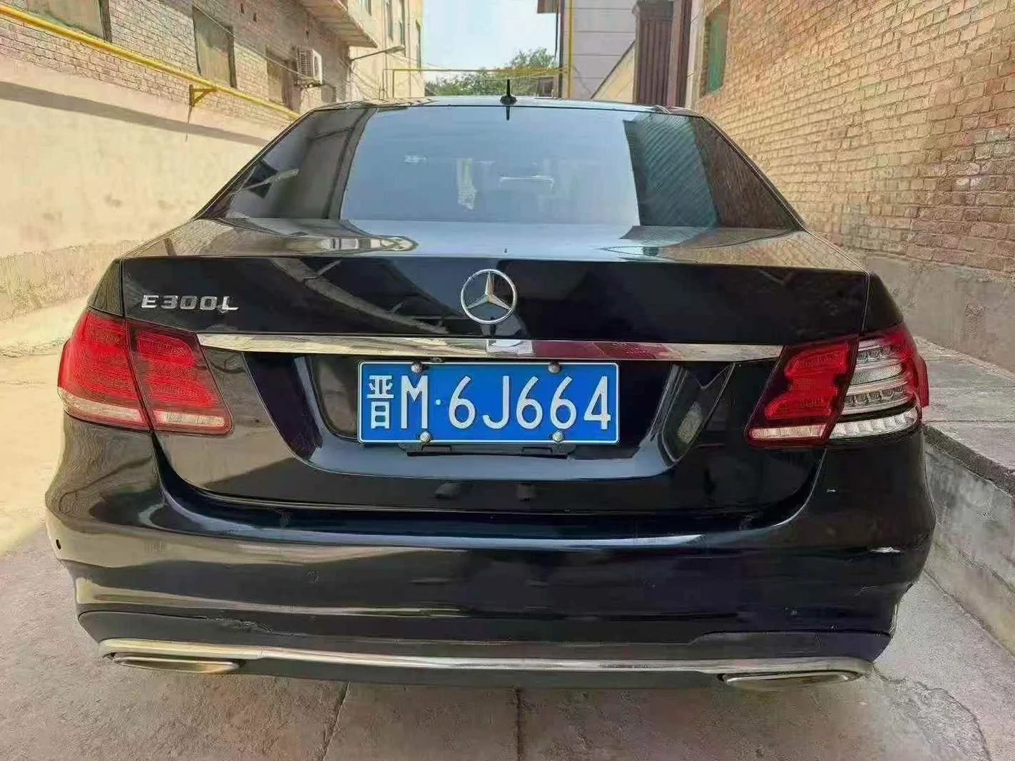 奔驰E 后面外观二