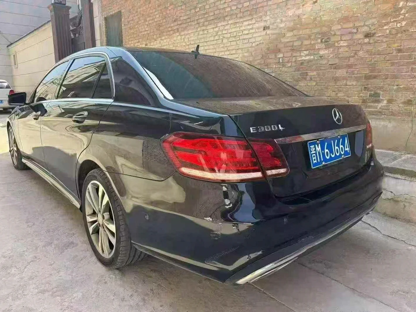 奔驰E 后面外观三