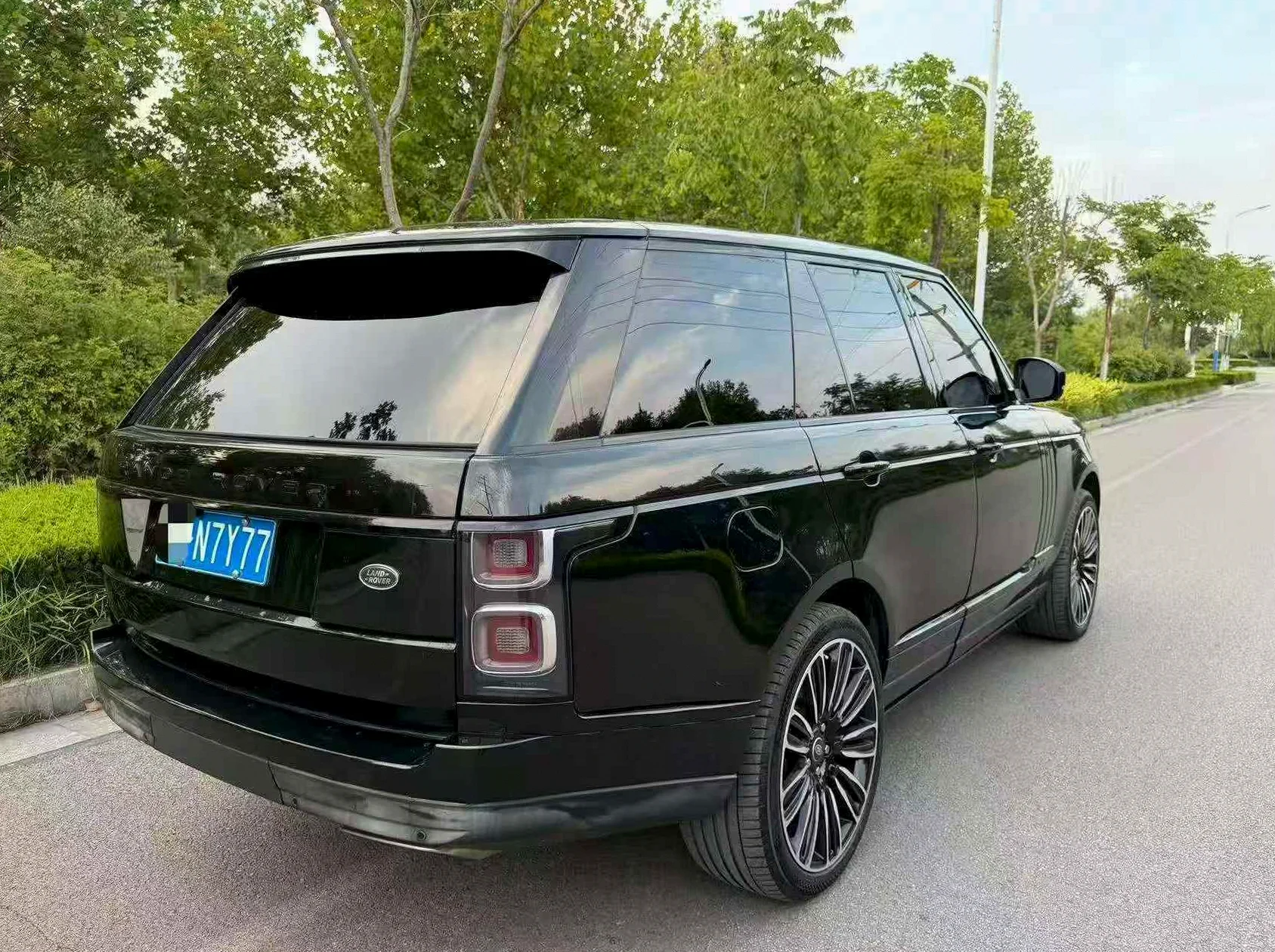 路虎揽胜行政 后面外观一