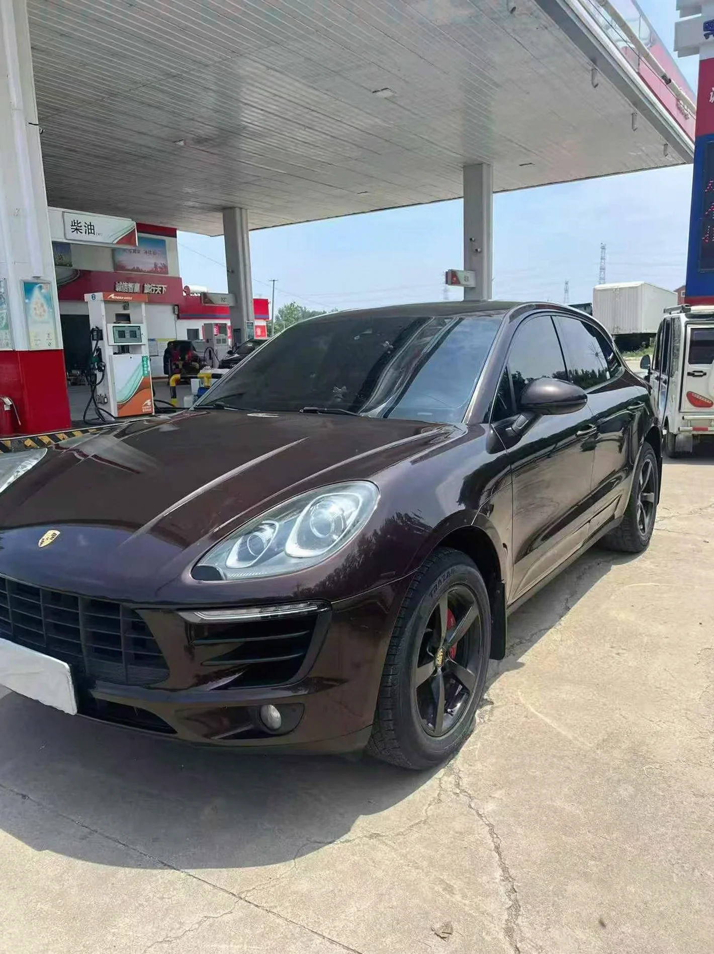 保时捷Macan 正面外观三