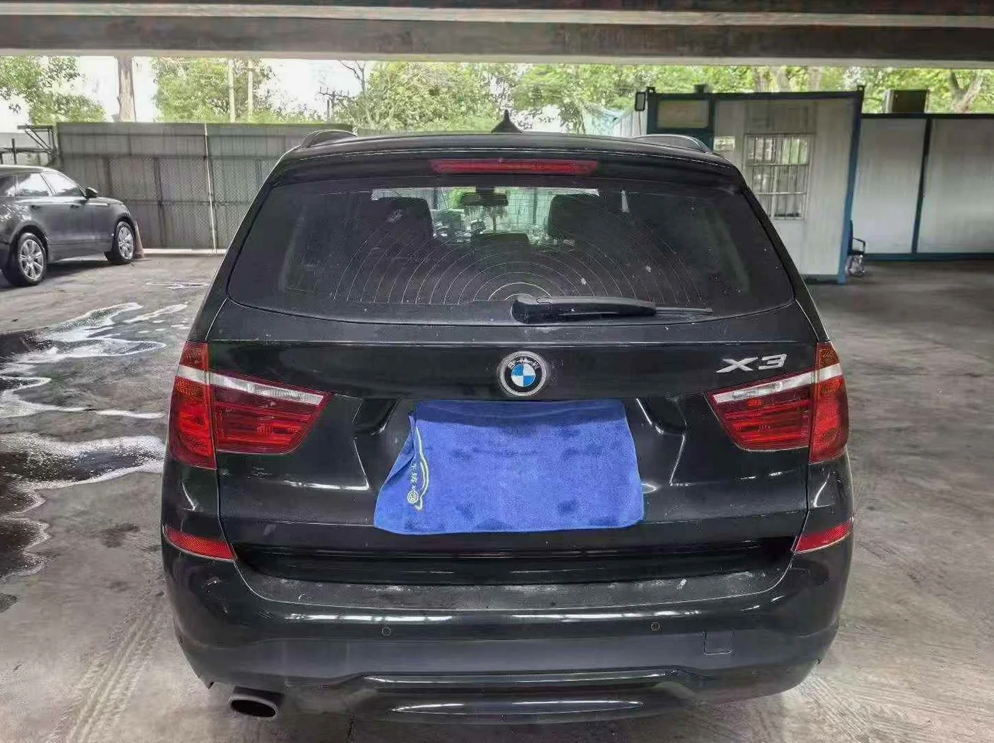 宝马X3 后面外观一
