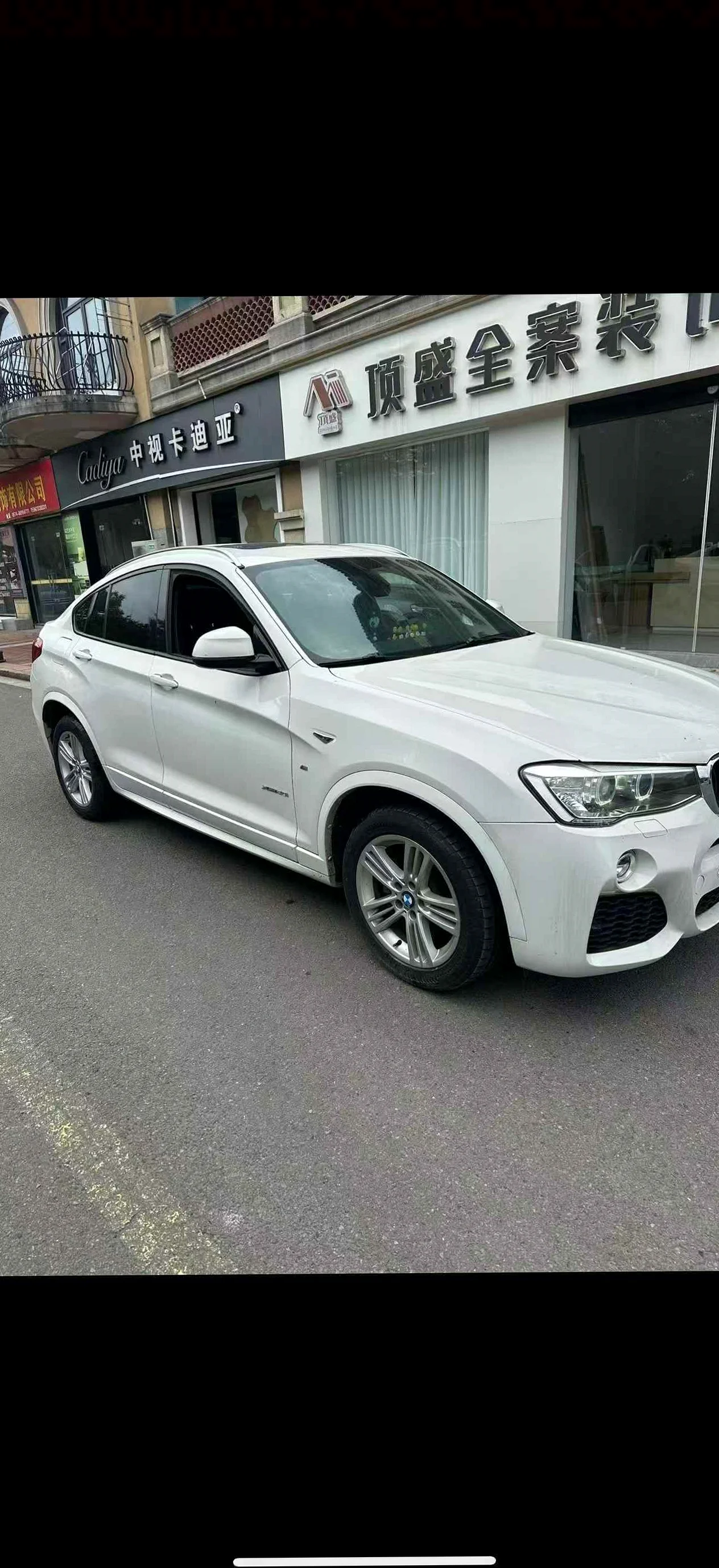 宝马X4 后面外观一