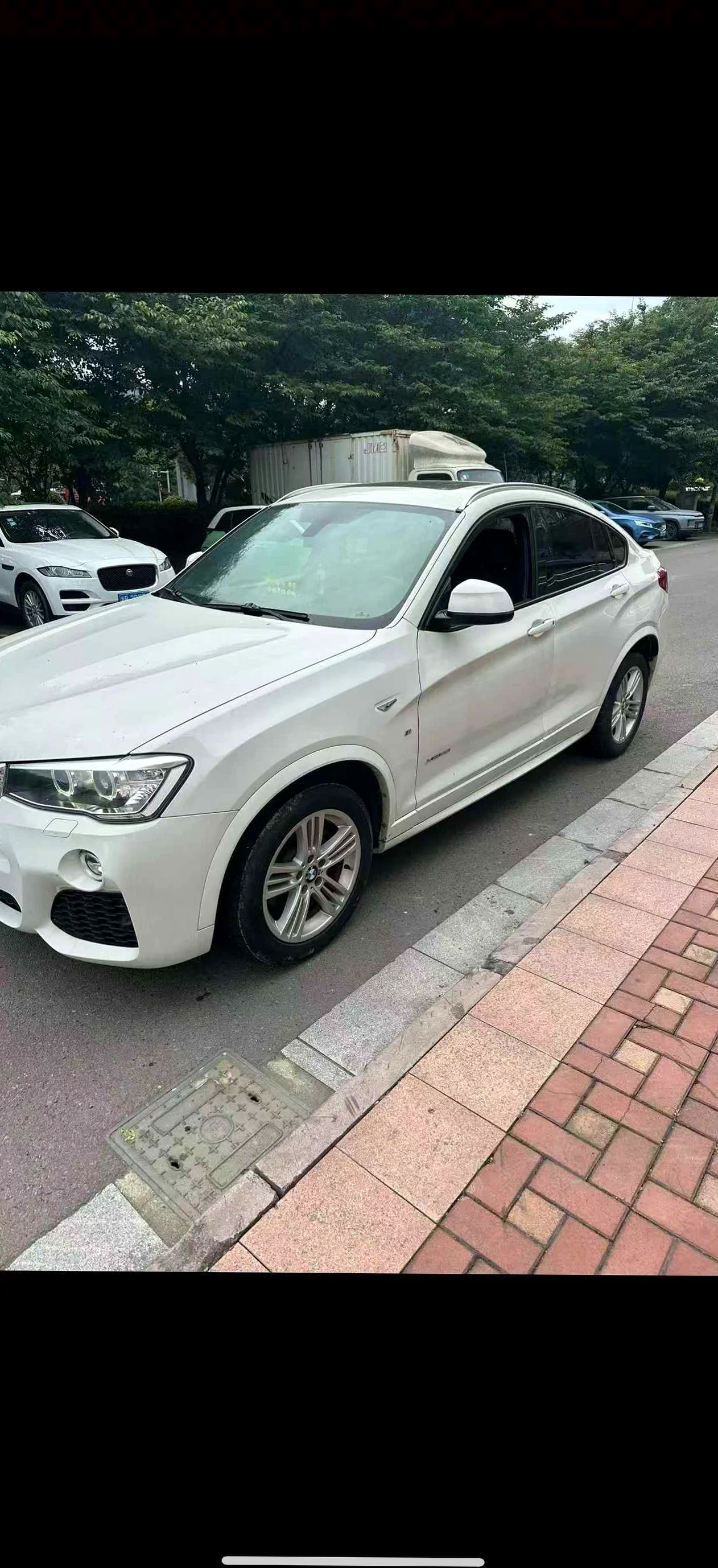 宝马X4 正面外观三