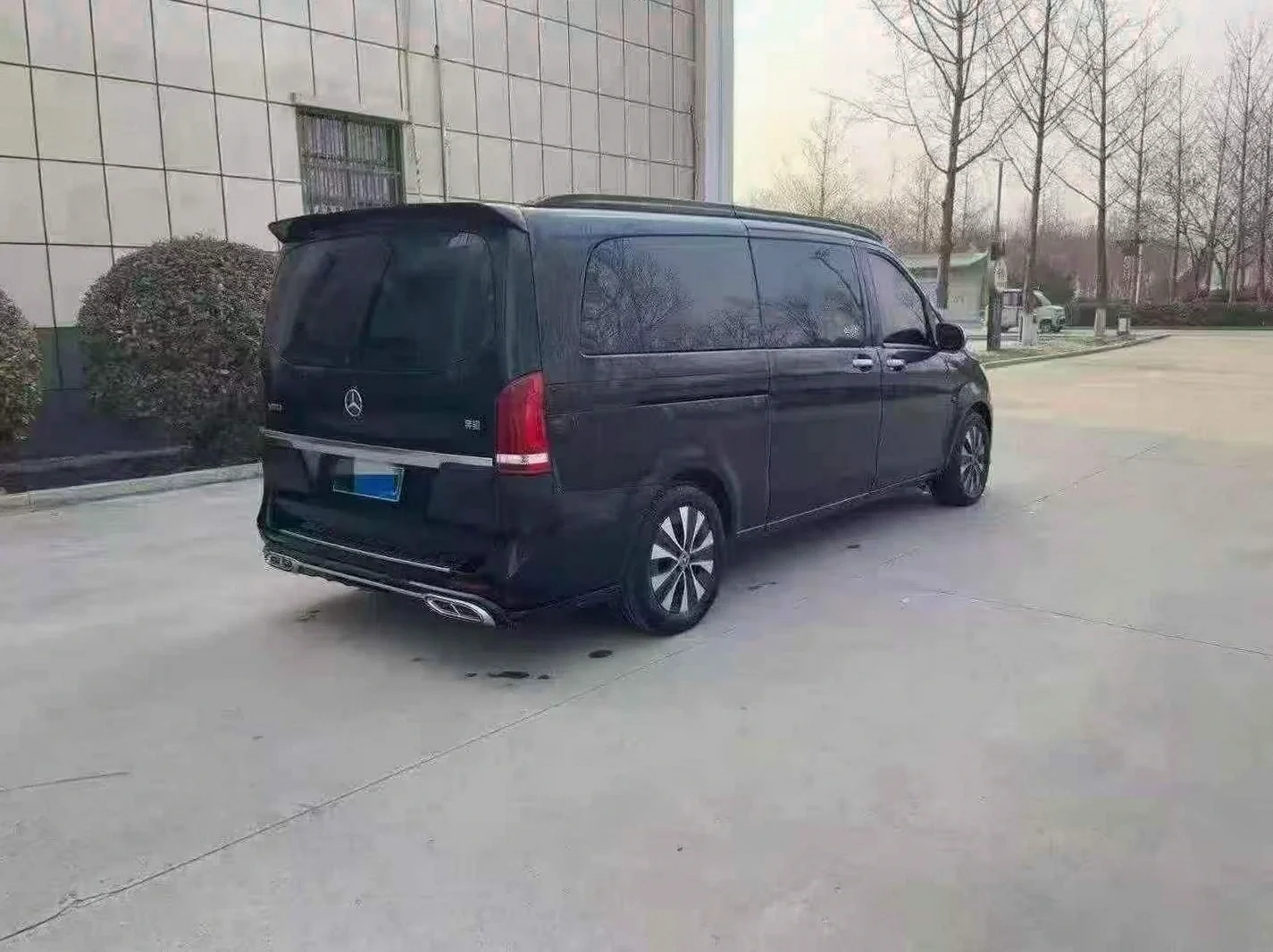 奔驰威霆 后面外观三