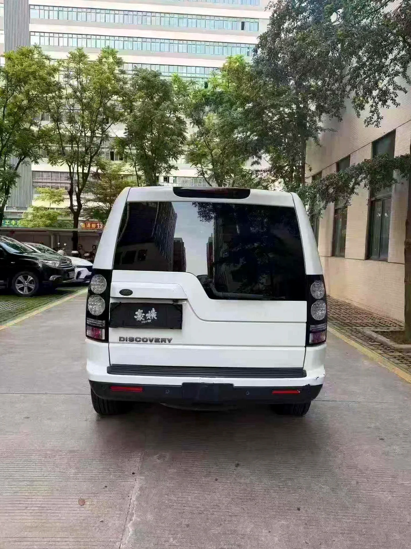 路虎发现 后面外观二