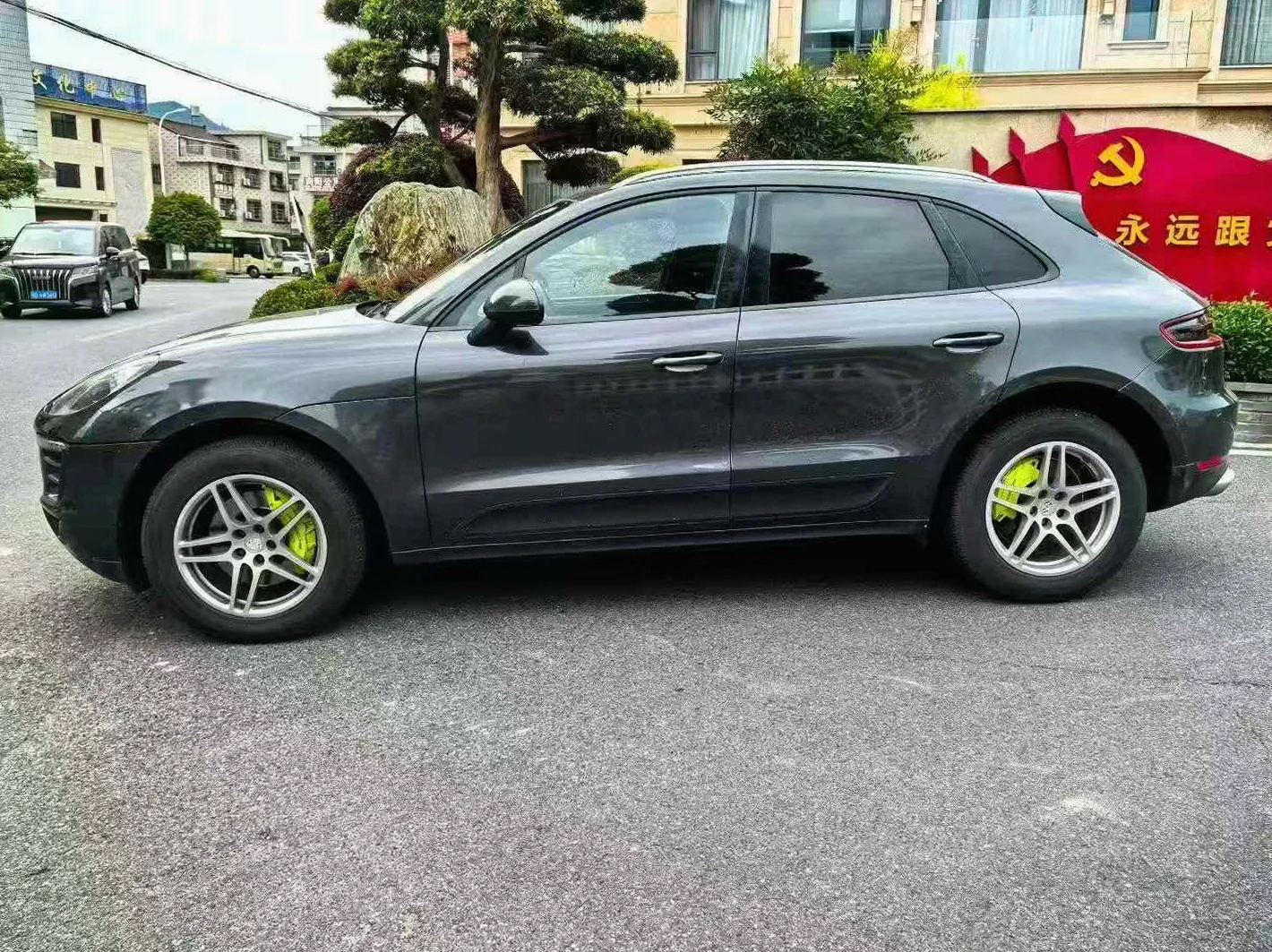 保时捷Macan 后面外观二