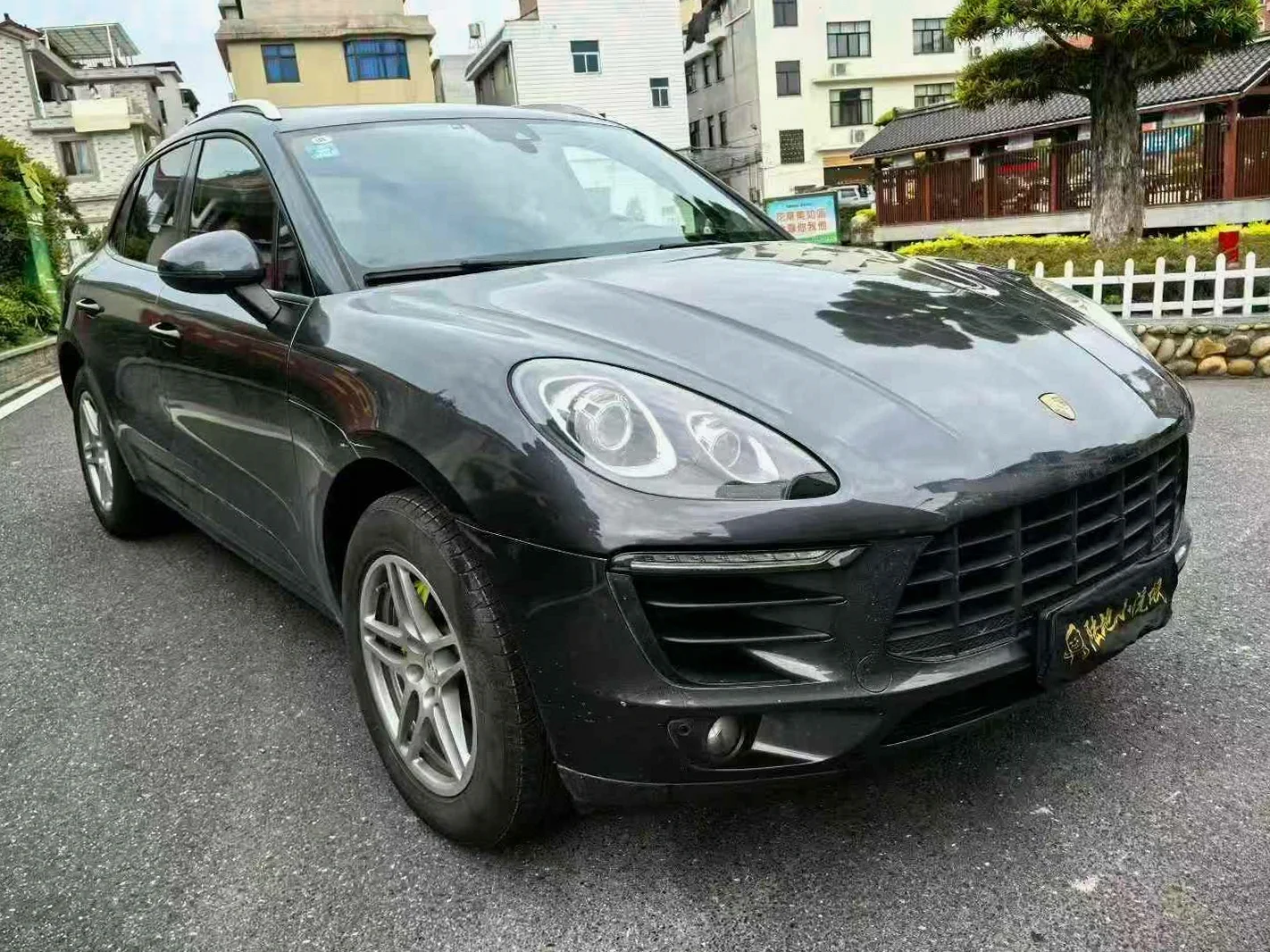 保时捷Macan 正面外观三
