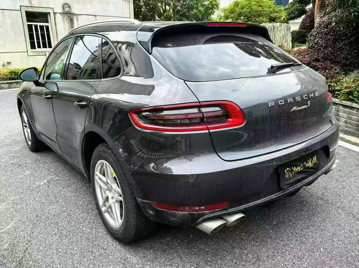 保时捷Macan 后面外观三