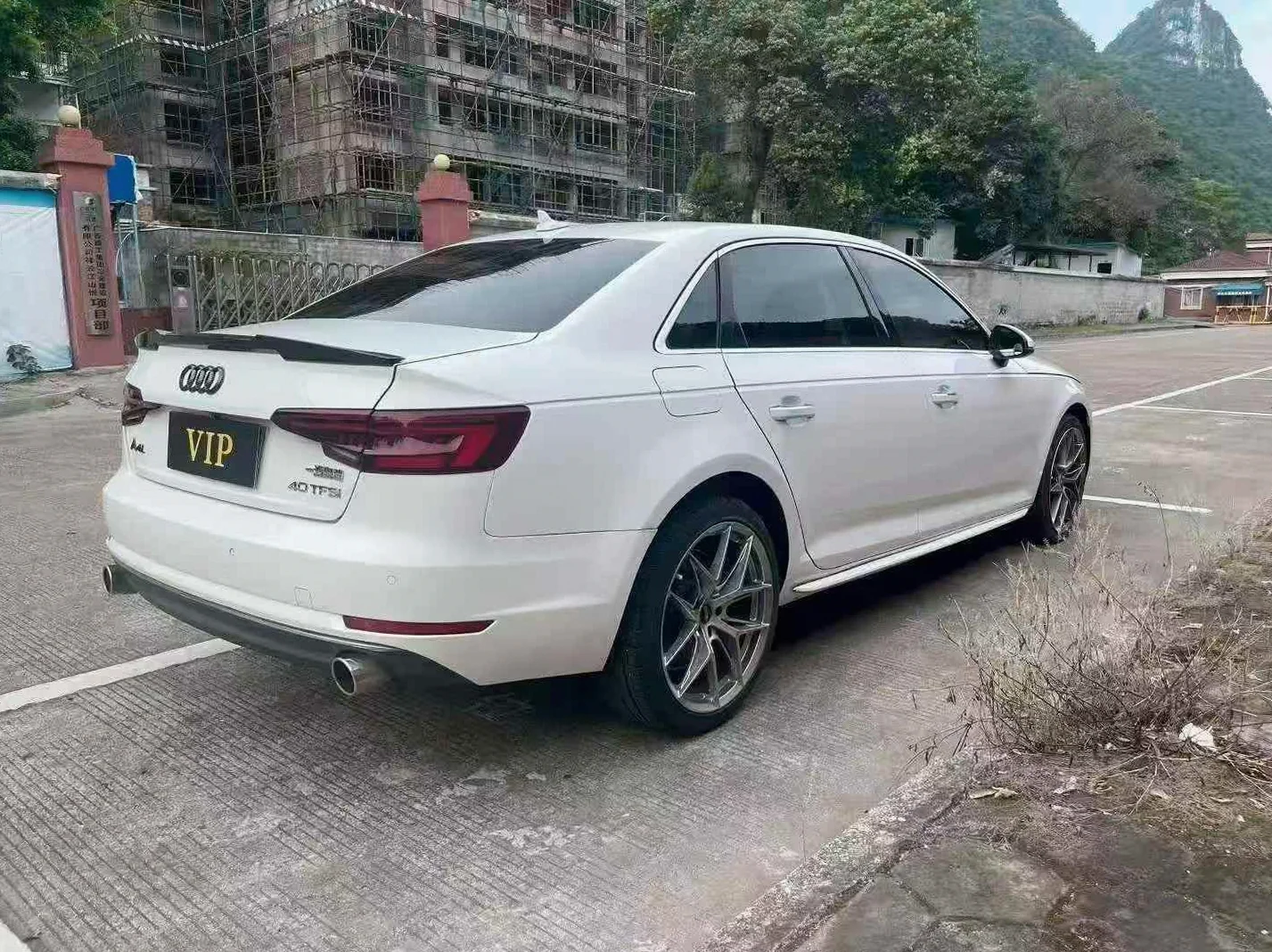 奥迪A4L 后面外观三