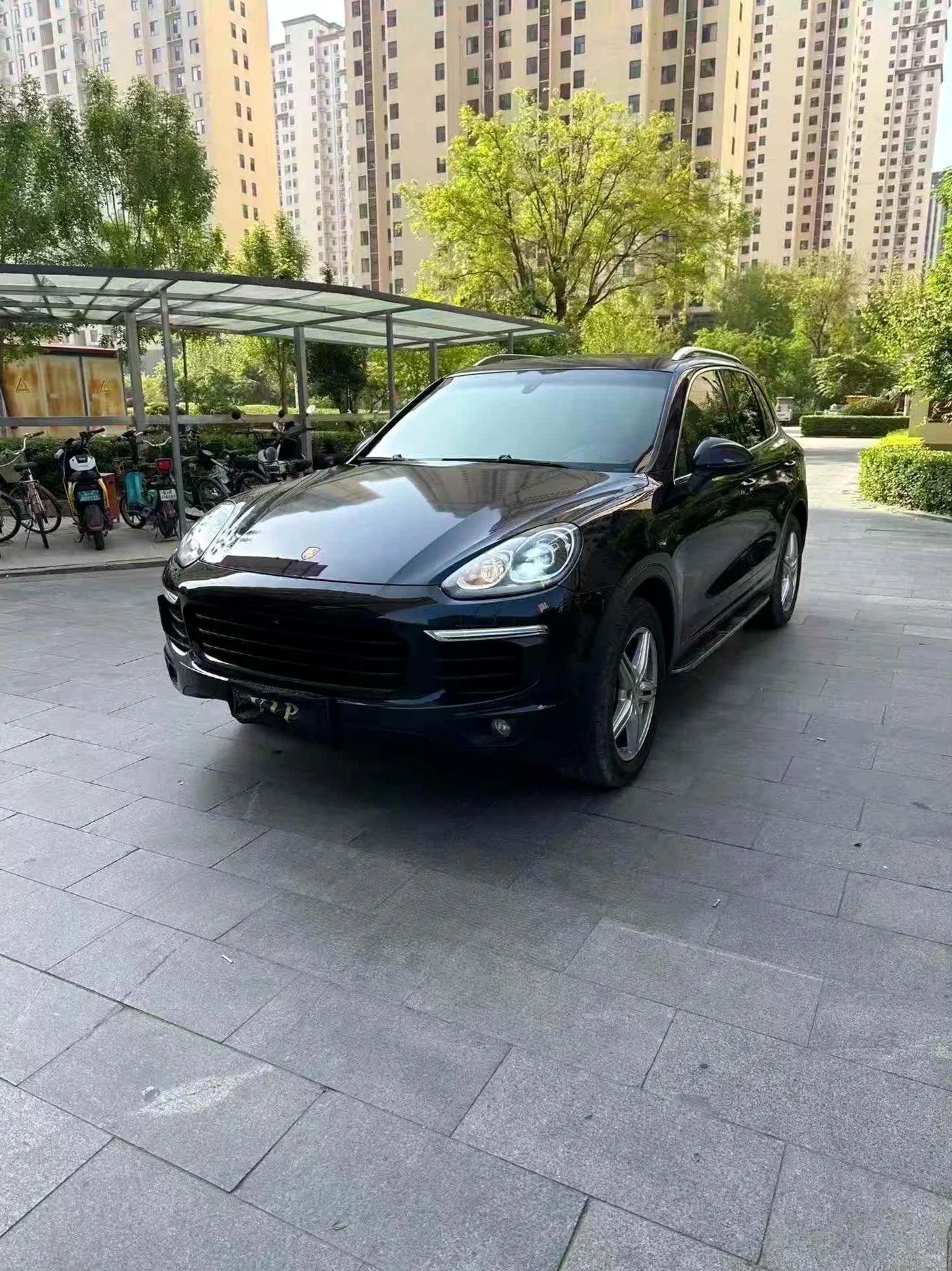 保时捷卡宴 正面外观三
