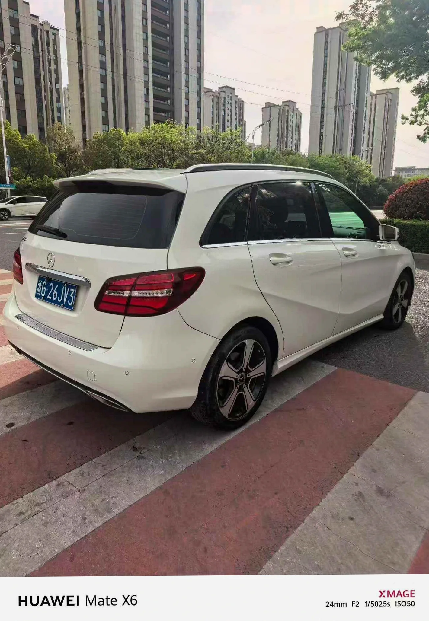 奔驰B 后面外观二