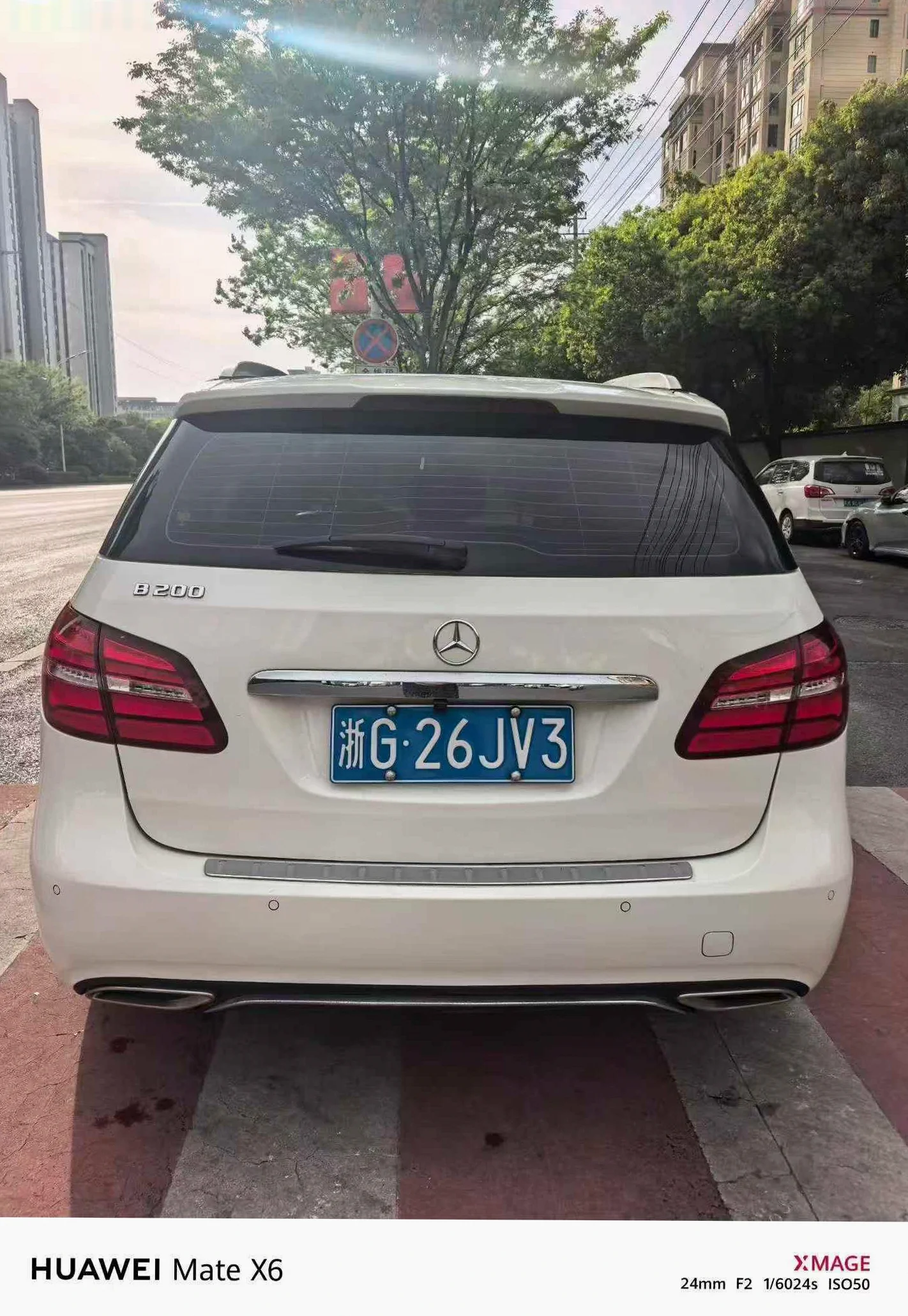 奔驰B 后面外观一