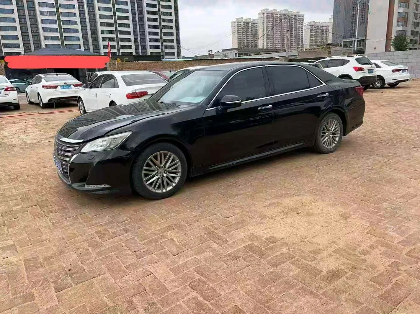 丰田皇冠 正面外观三