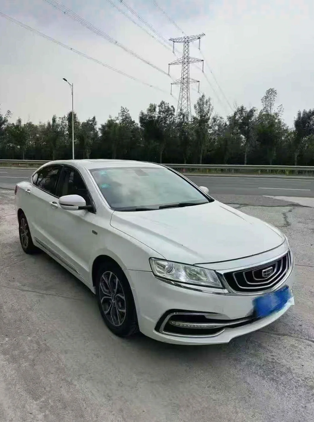 吉利博瑞 正面外观二