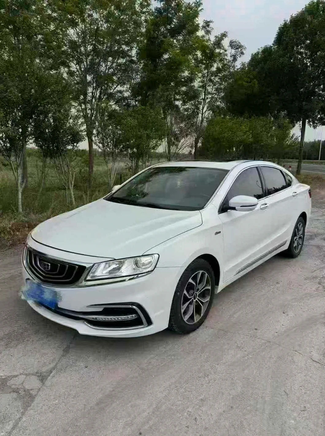 吉利博瑞 正面外观三