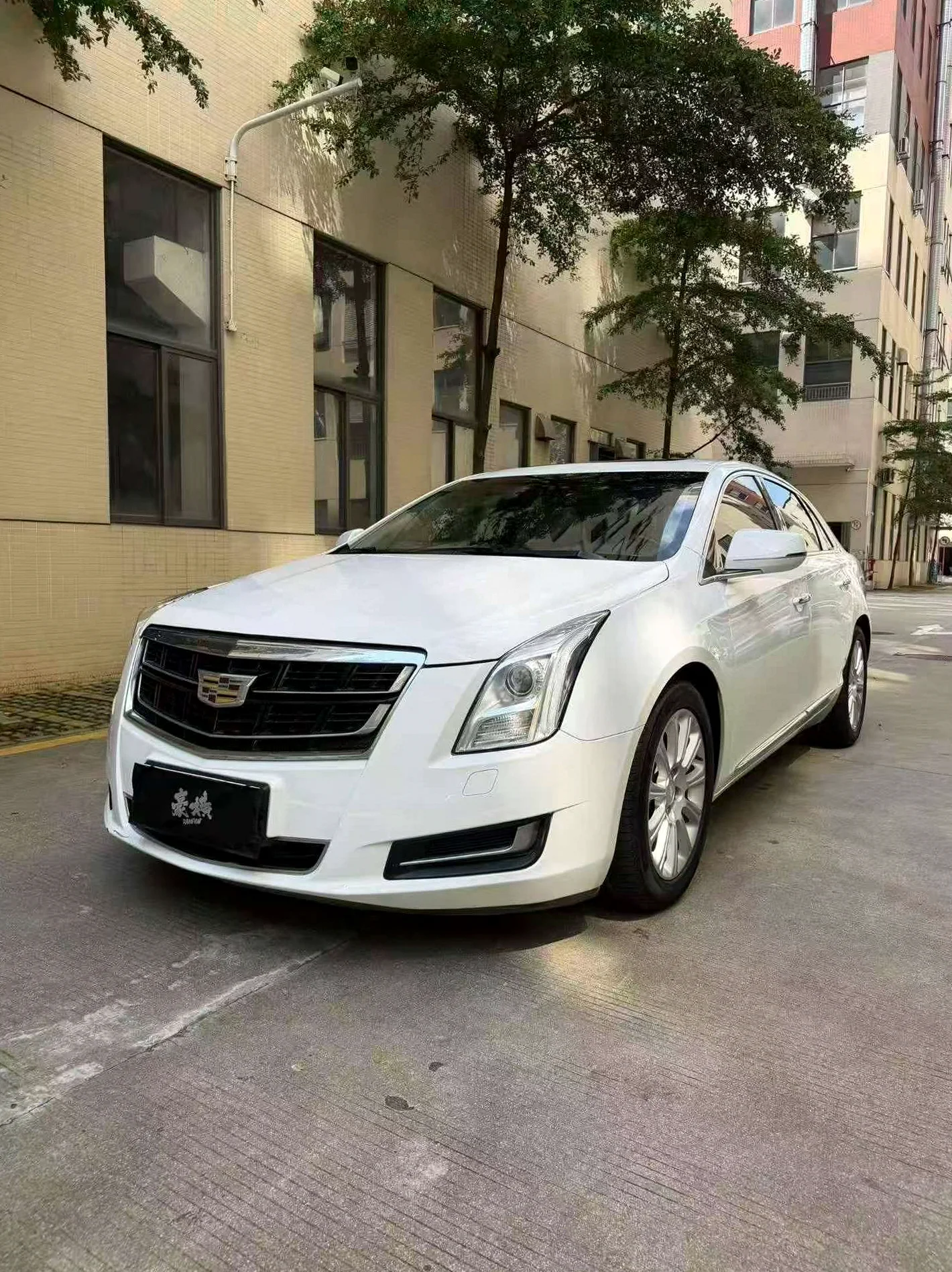 凯迪拉克XTS 正面外观三