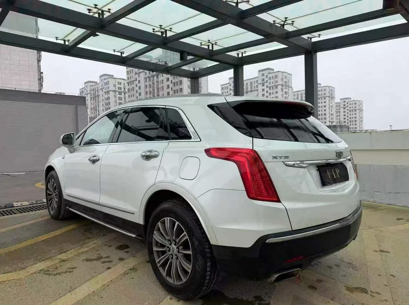 凯迪拉克XT5 后面外观一