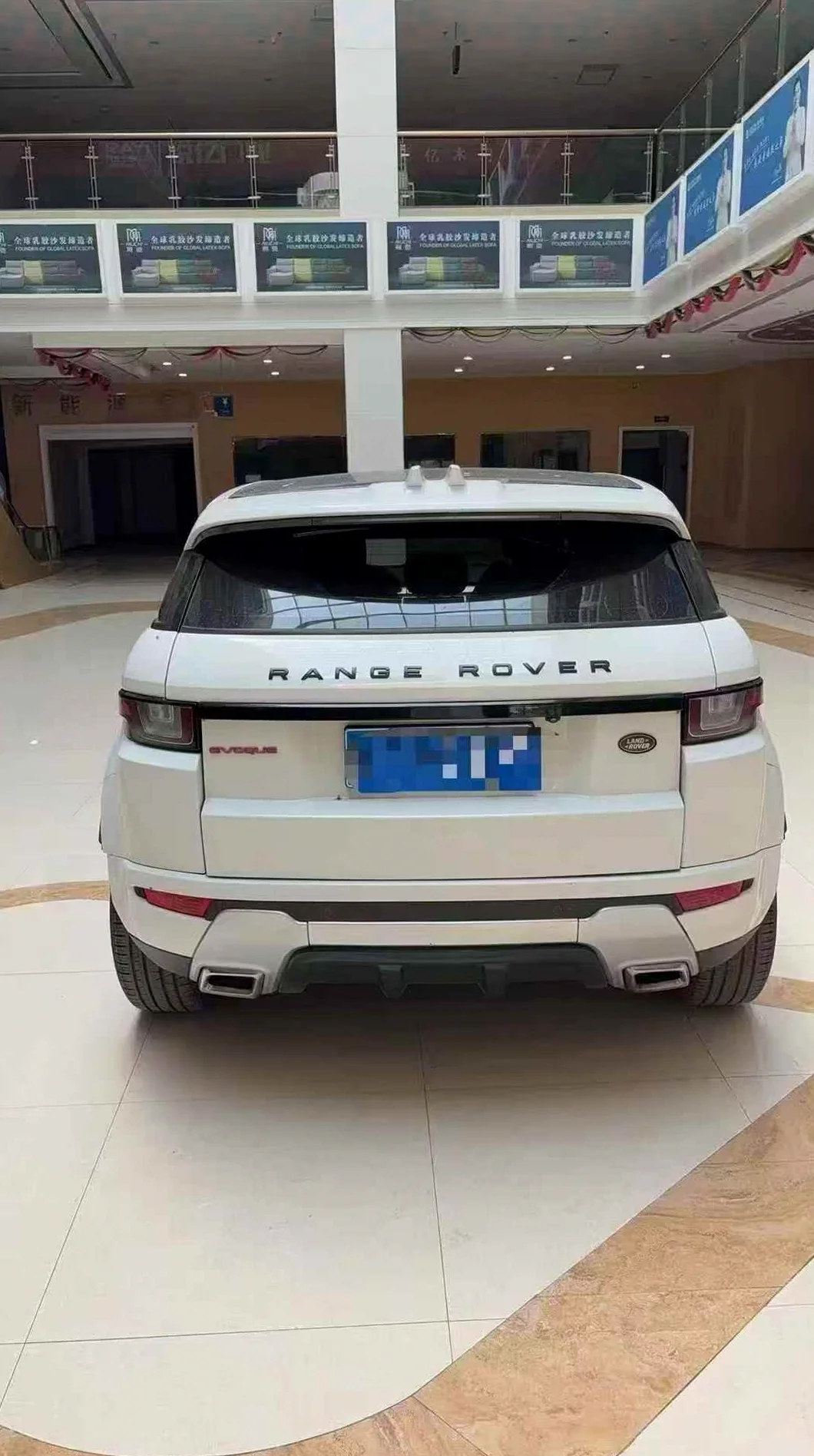 路虎极光 后面外观一