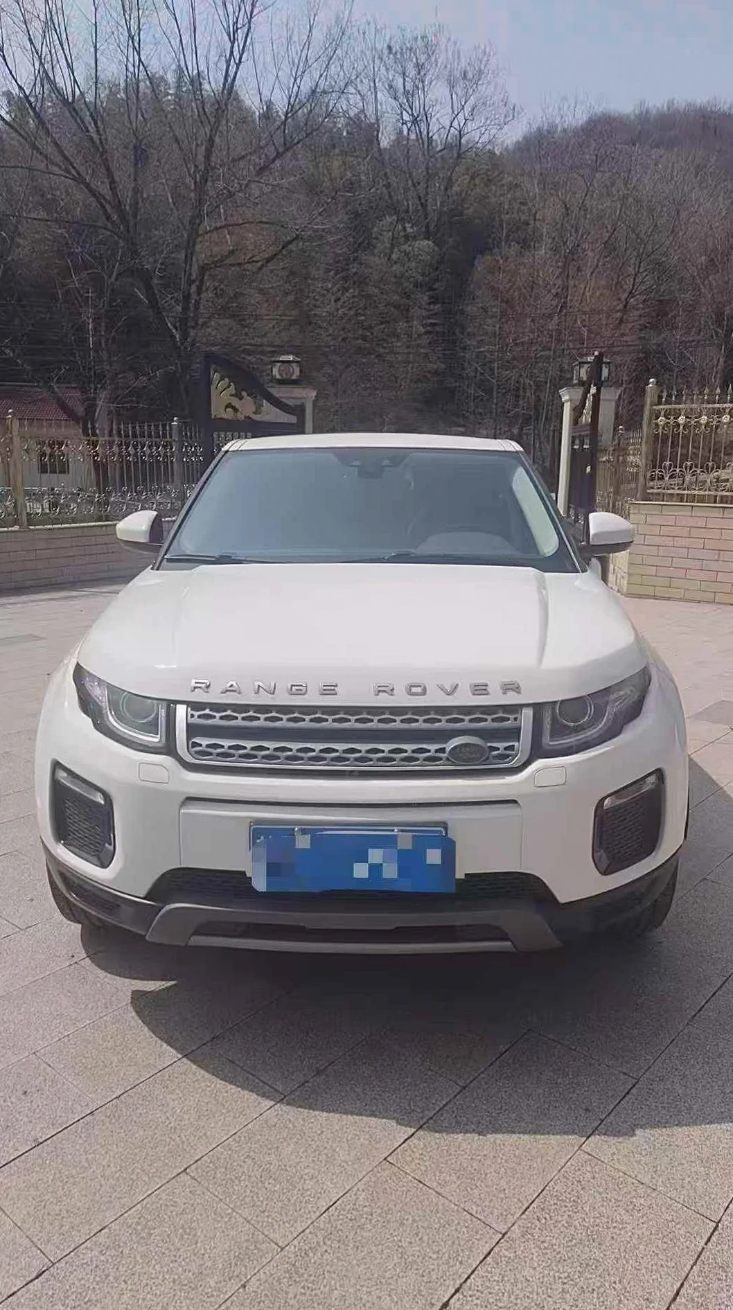 路虎极光 正面外观三