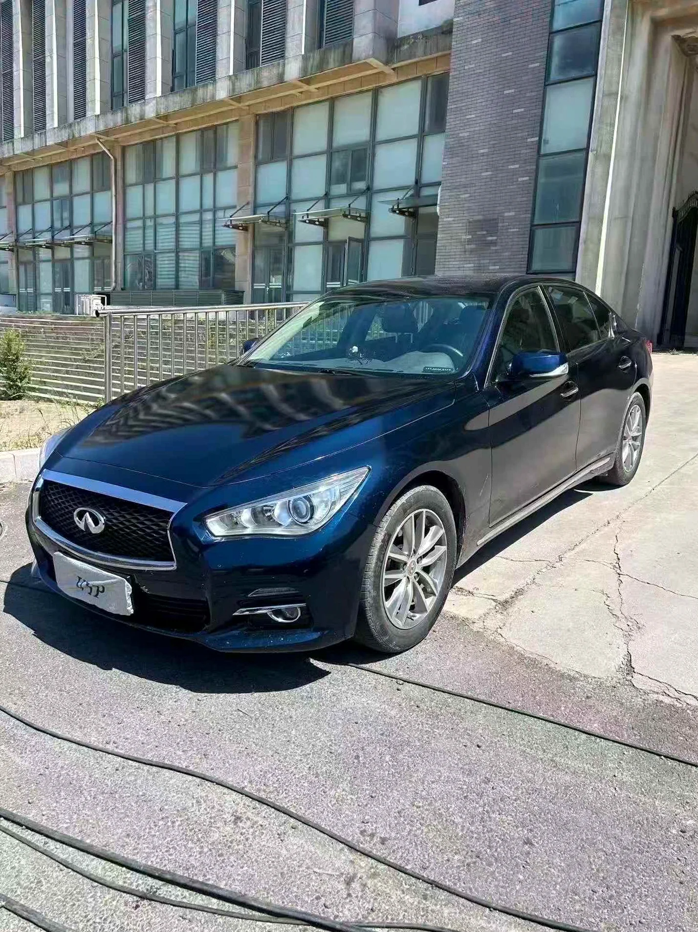 英菲尼迪Q50L 正面外观三