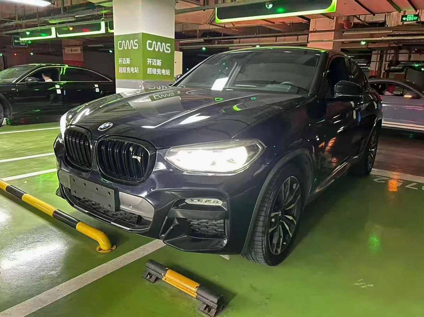 宝马X4 正面外观二