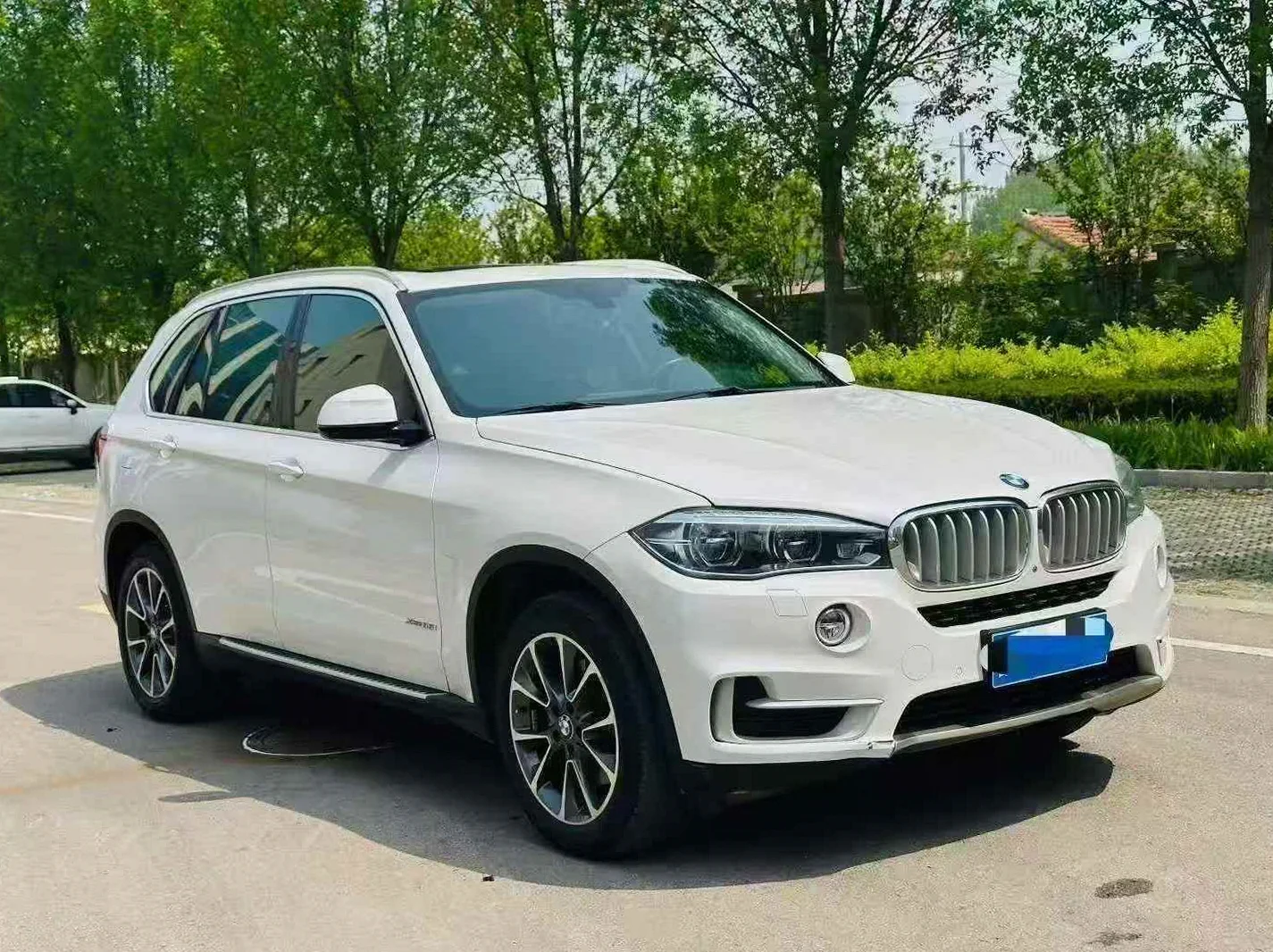 宝马X5 正面外观三