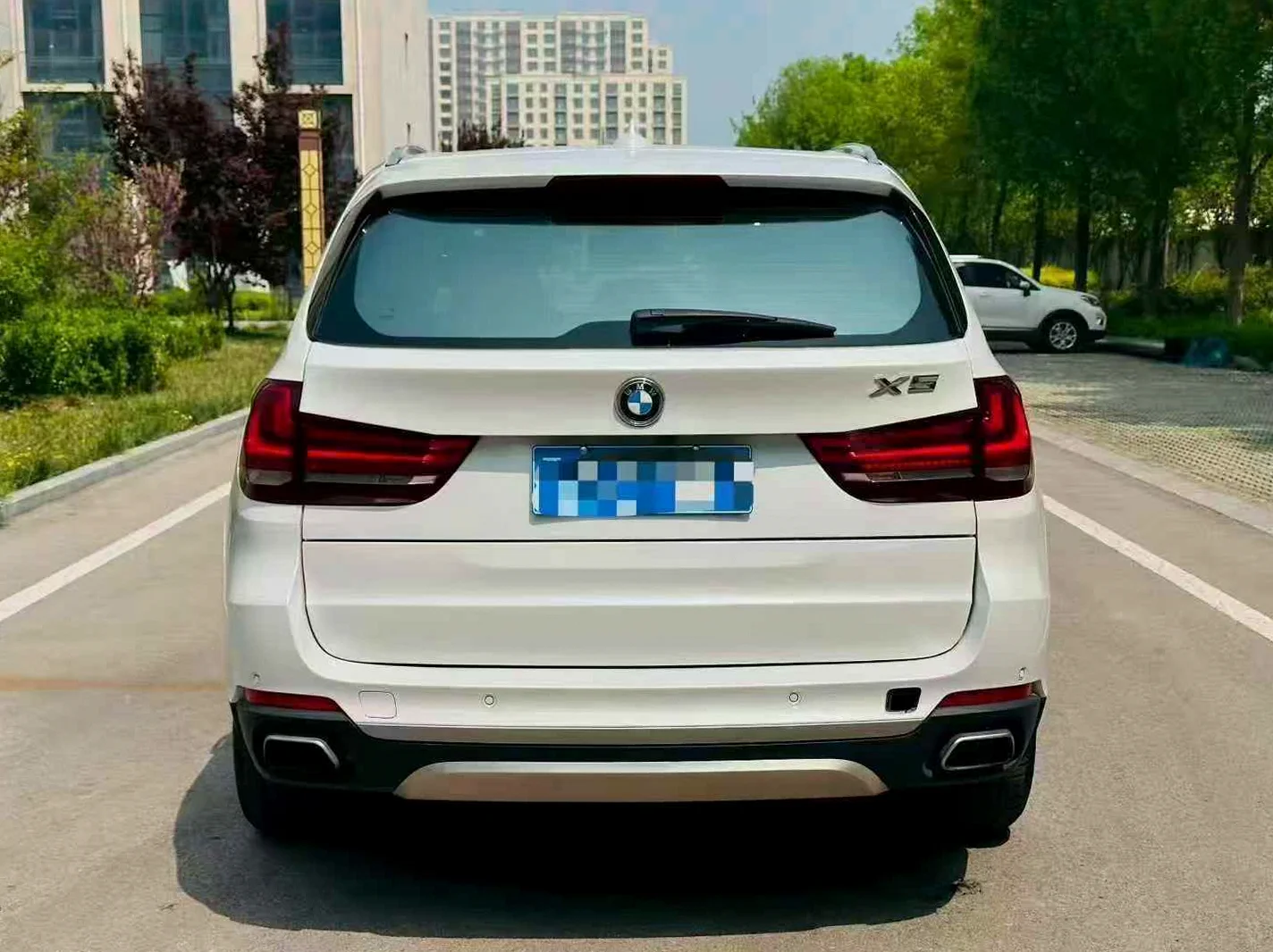 宝马X5 后面外观一