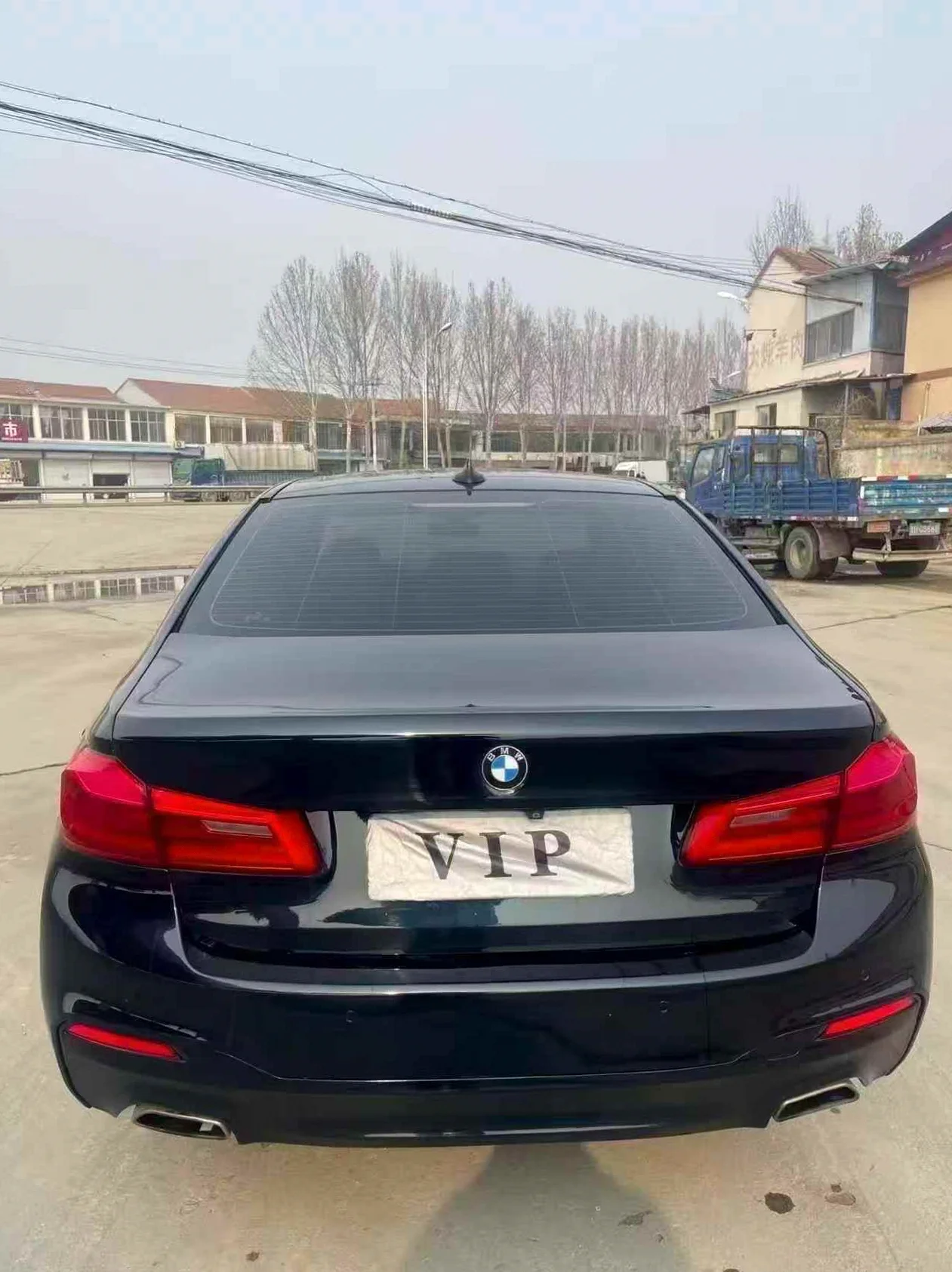 宝马5系 后面外观一