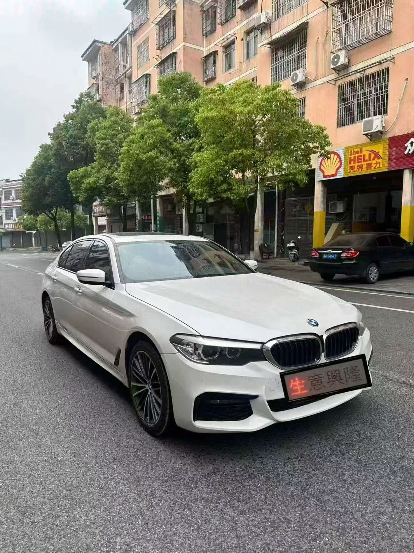 宝马5系 正面外观三