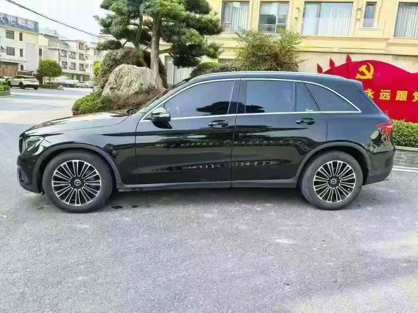 奔驰C 后面外观一