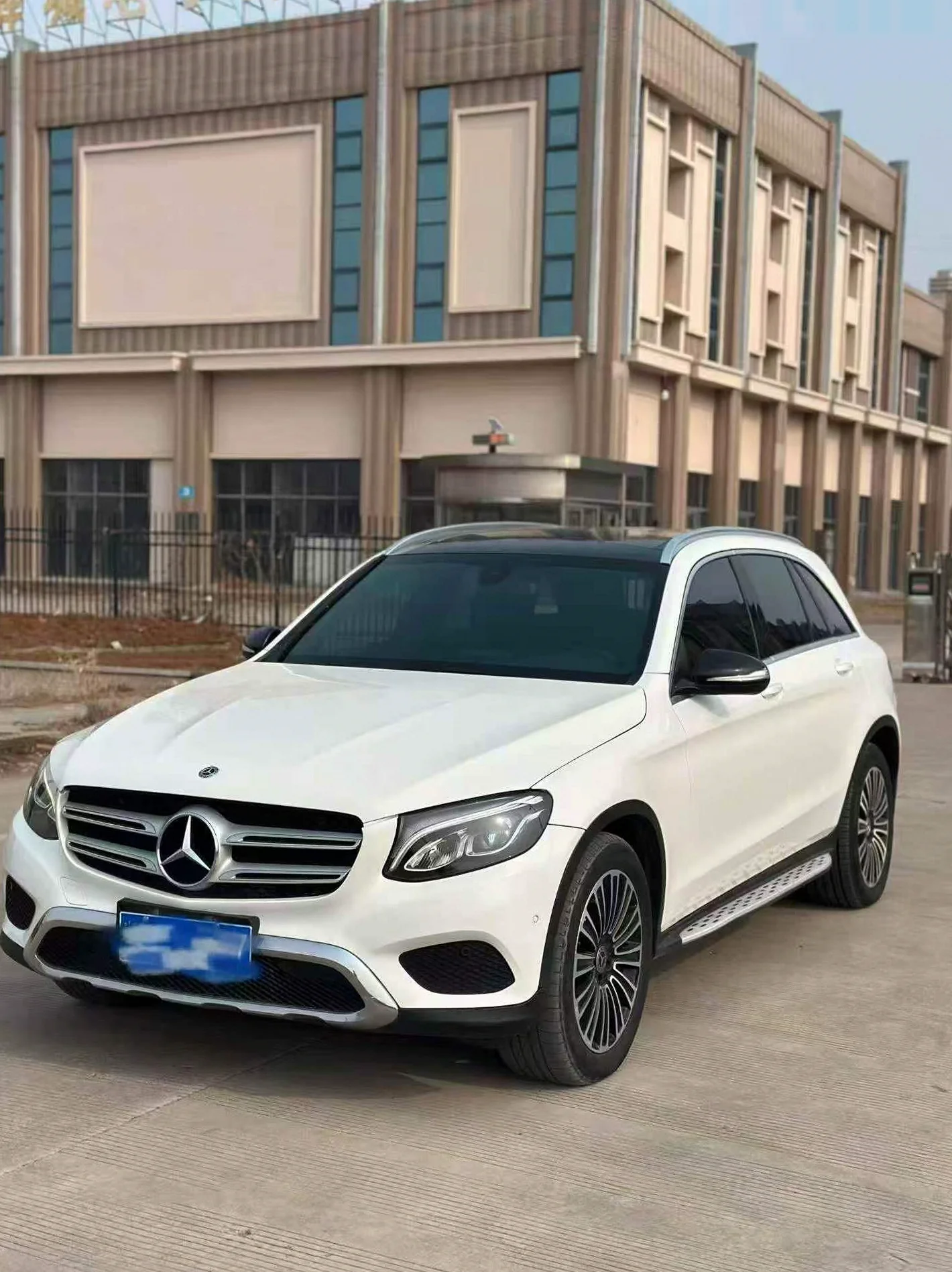 奔驰C 正面外观三