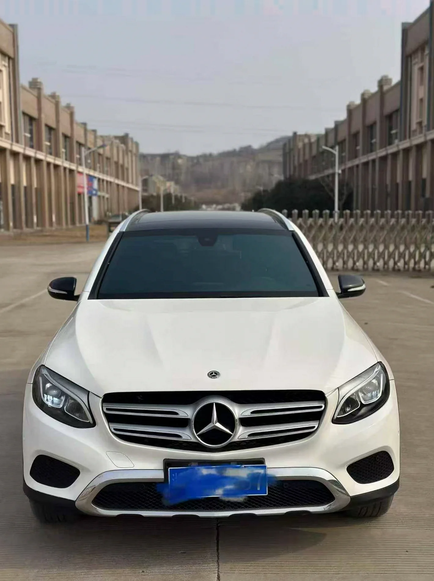 奔驰C 正面外观二