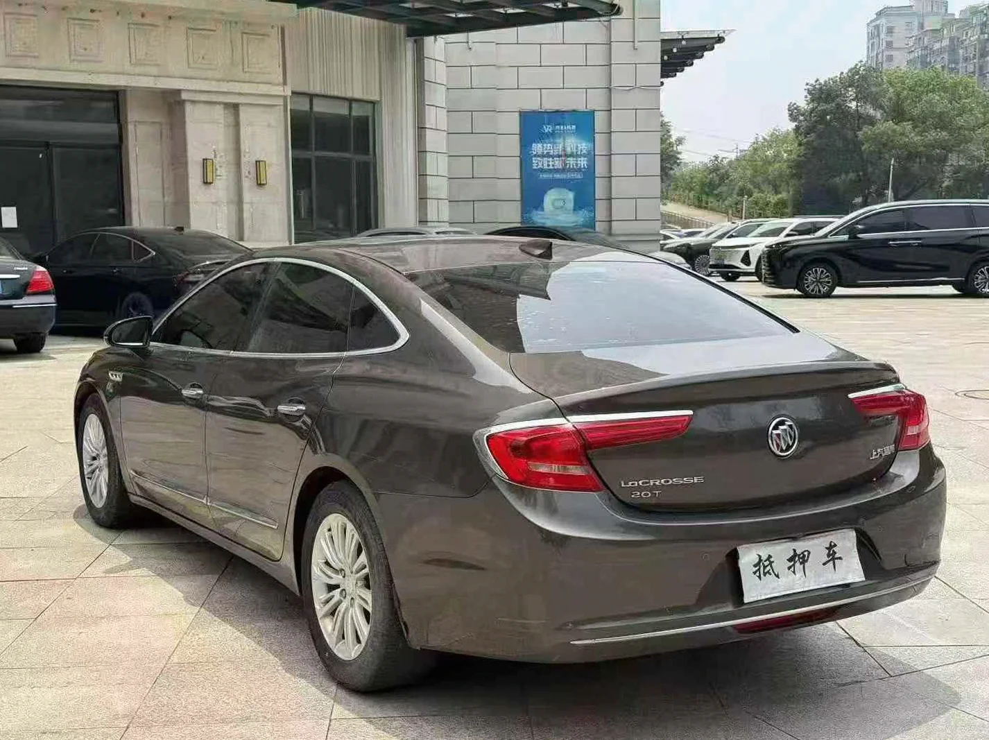 别克君越 后面外观三